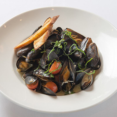 801 Chop Fresh PEI Mussels In White Wine