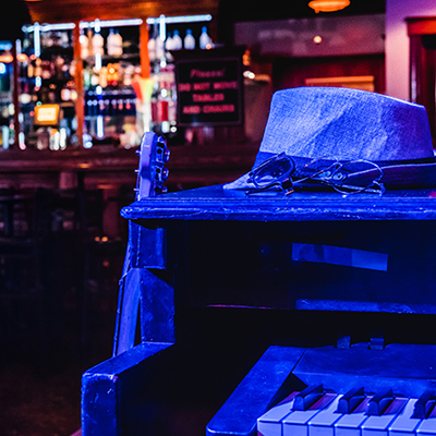 Howl at the Moon -  Piano, hat, glasses